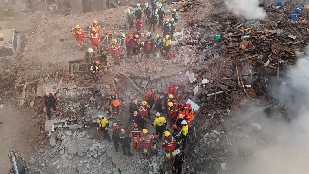 Konya’da çöken binadakileri tahliye eden Suriyeli genç o günü anlattı 1